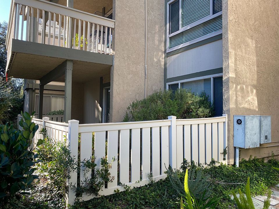 1st image of 286 Oak Leaf Dr #16