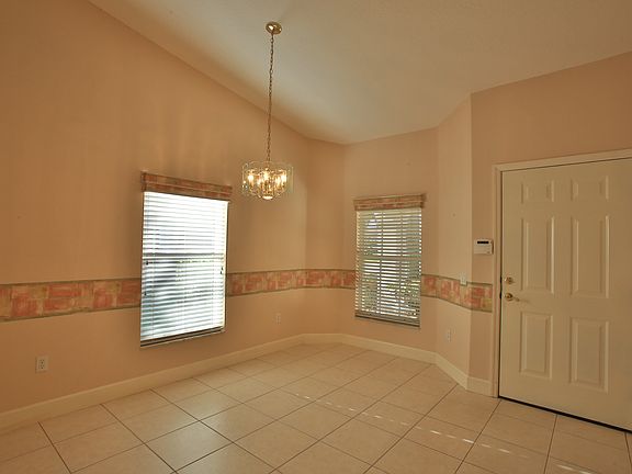 5th image of 50 Golf Villa Dr