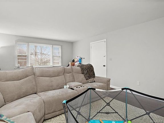 5th image of 160 Everett St