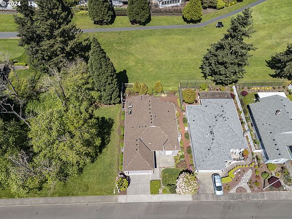 2nd image of 15802 SE 35th St