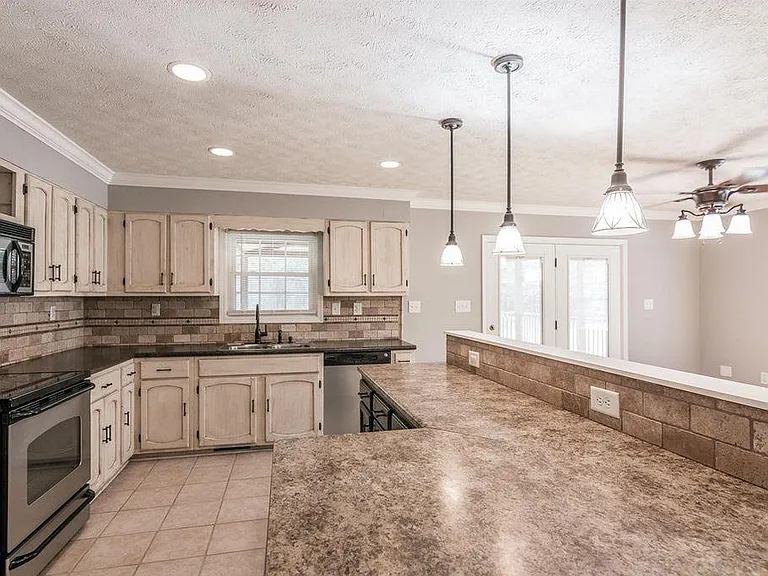 941 Belvedere Dr — Photo 26