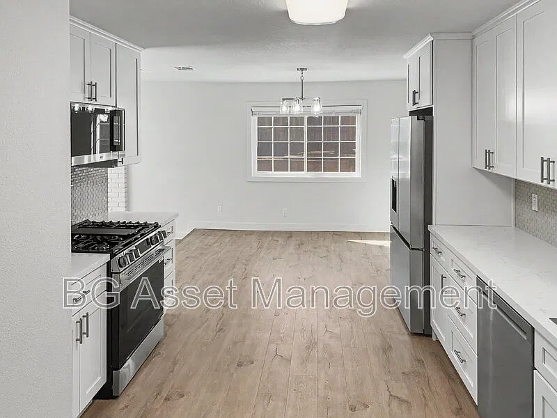 3 bed, 2.0 bath, 1188 sqft, $3,495 — Photo 2