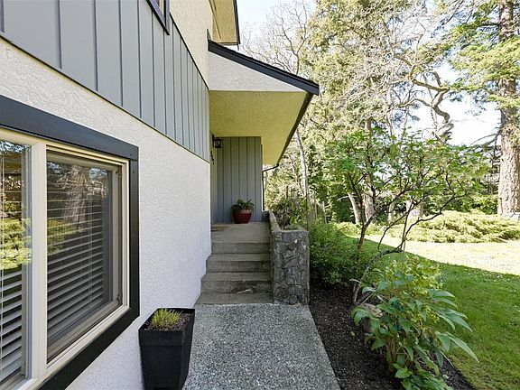 3rd image of 967 Ridgeway St