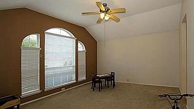 3rd image of 918 Lake Bluff Dr