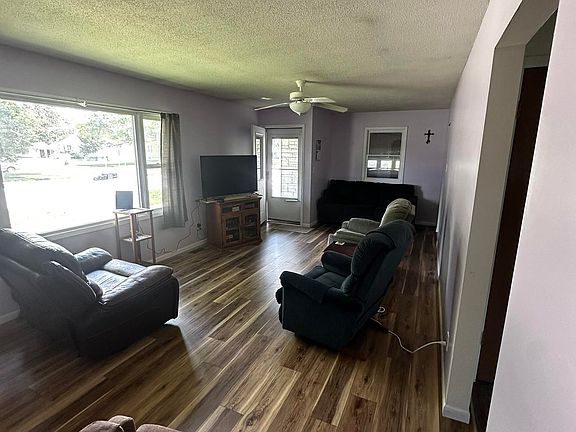4th image of 1010 Main St