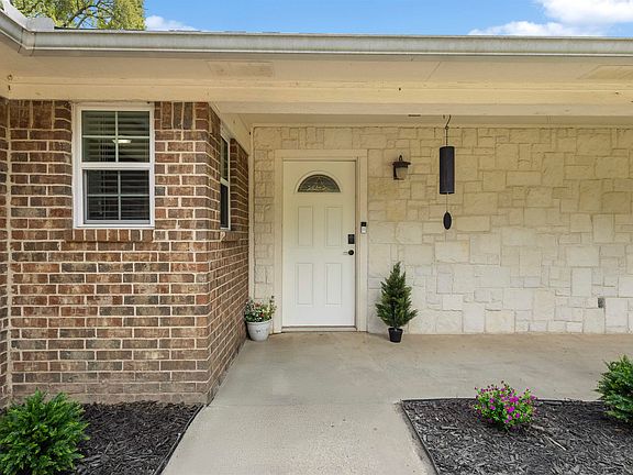 5th image of 912 Lilly Ln