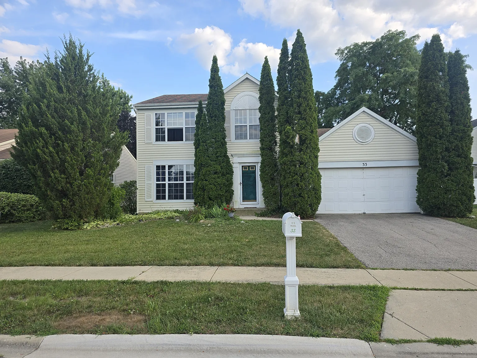 3 bed, 2.5 bath, 1743 sqft, $3,425 — Photo 1