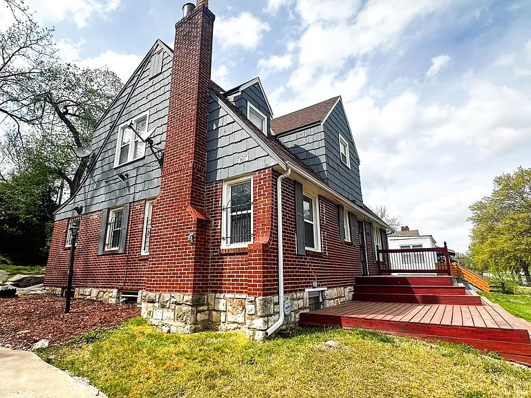 5142 Brooklyn Ave — Photo 3
