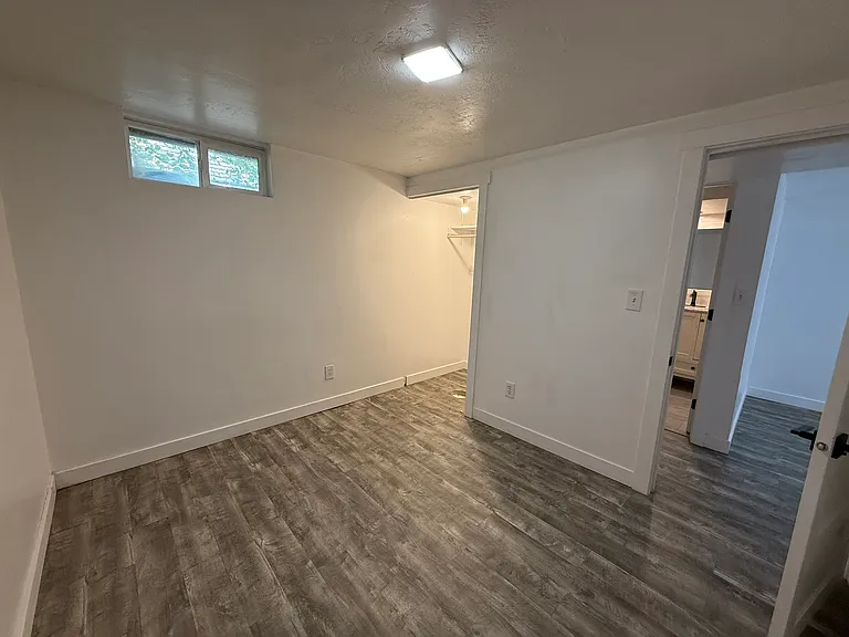 909 E Crandall Ave — Photo 16