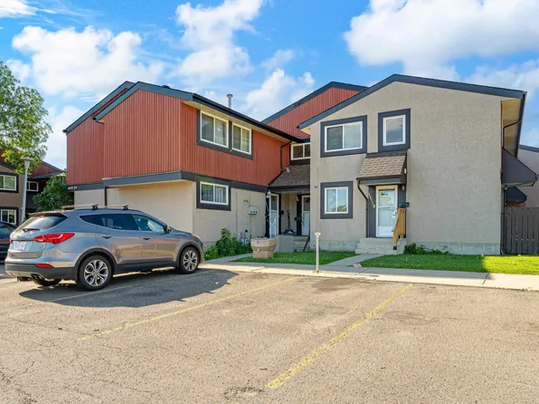 18217 84th Ave NW, Edmonton, AB T5T 1T7