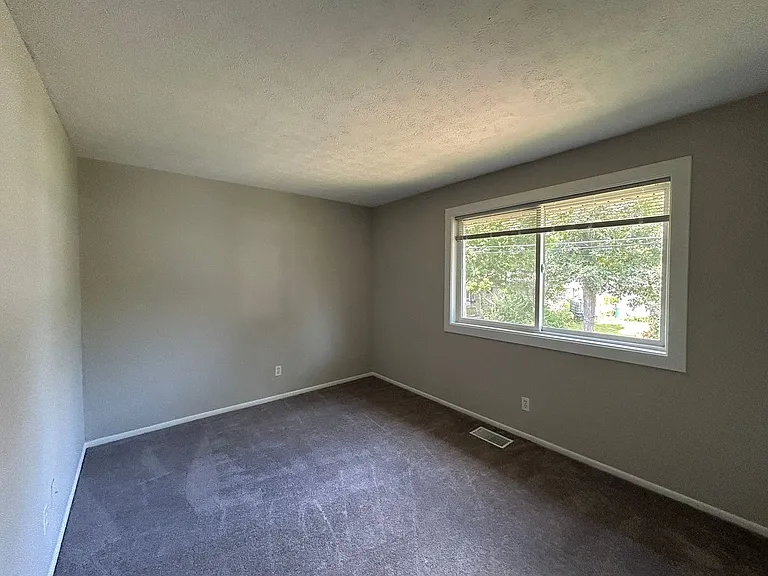 Fairview Court Apartments — Photo 40