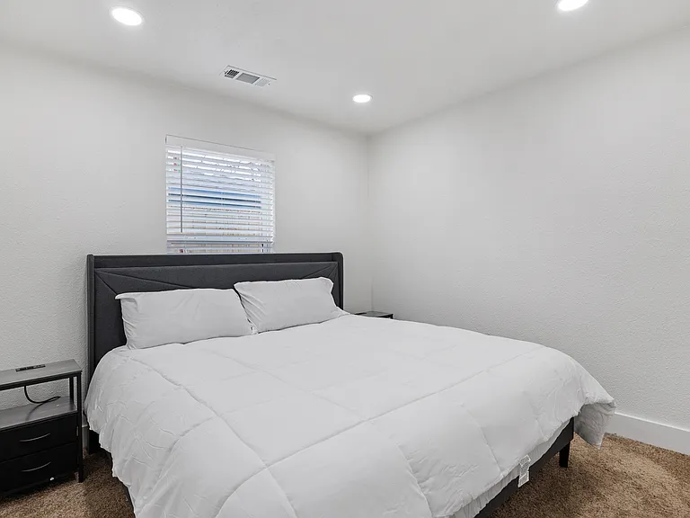 521 Briaroaks Ct — Photo 7