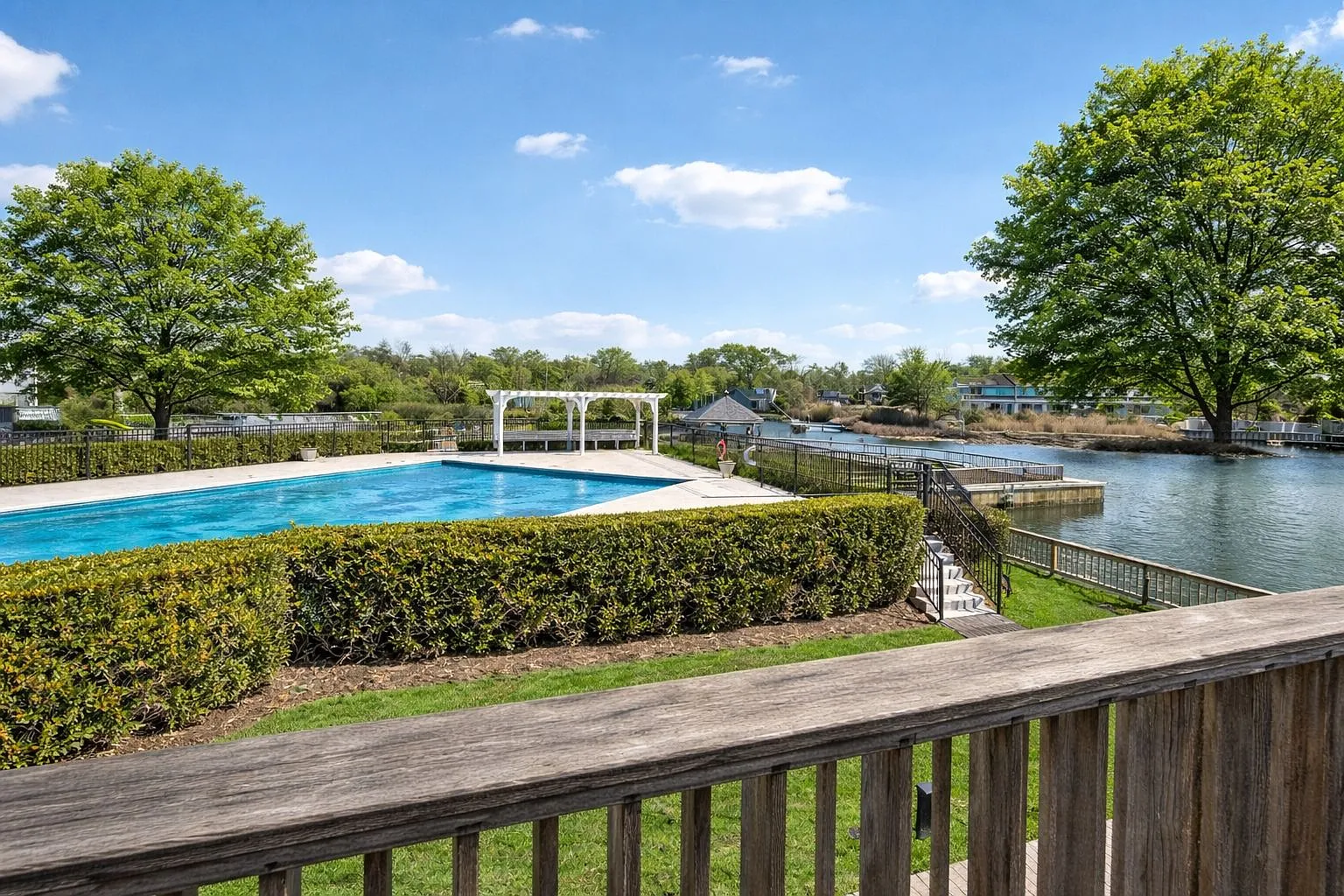 2 bed, 3.5 bath, 1500 sqft — Photo 3