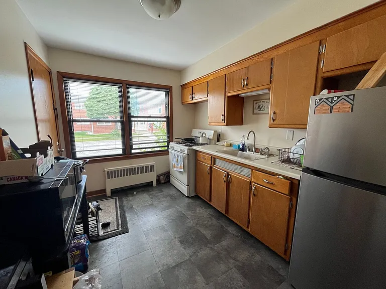 7254 W Center St — Photo 15