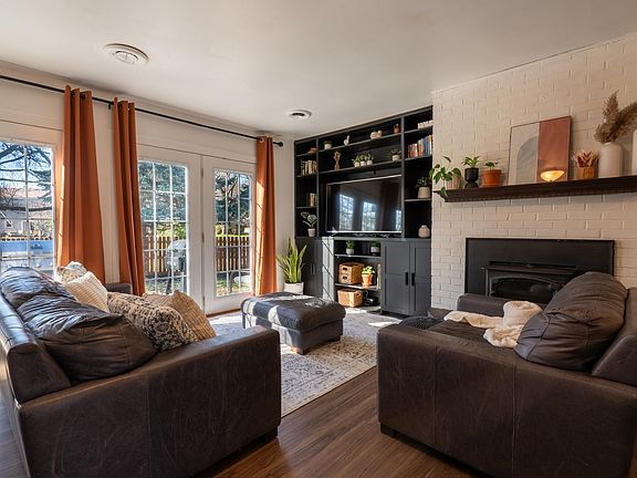 5th image of 7816 Greenbank Ct