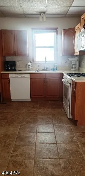 4 bed, 2.0 bath, $3,000 — Photo 1