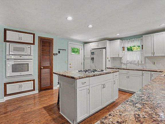 3rd image of 3124 Weicks Dr