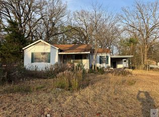 201 Roosevelt Rd, Hooks, TX 75561