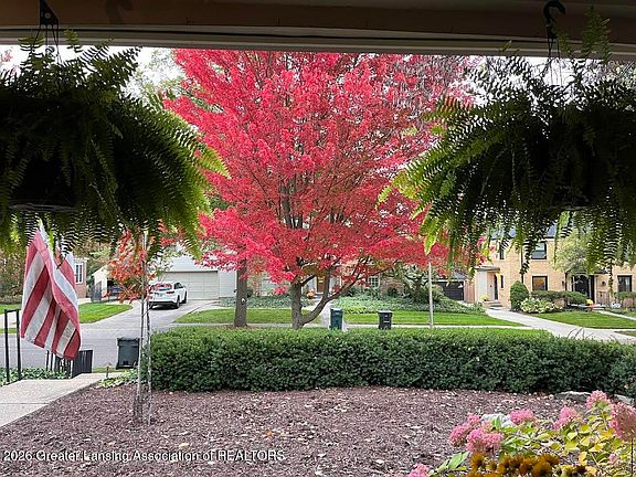 3rd image of 937 Roxburgh Ave