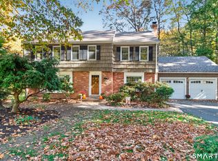6 Lawton Dr, Simsbury, CT 06070