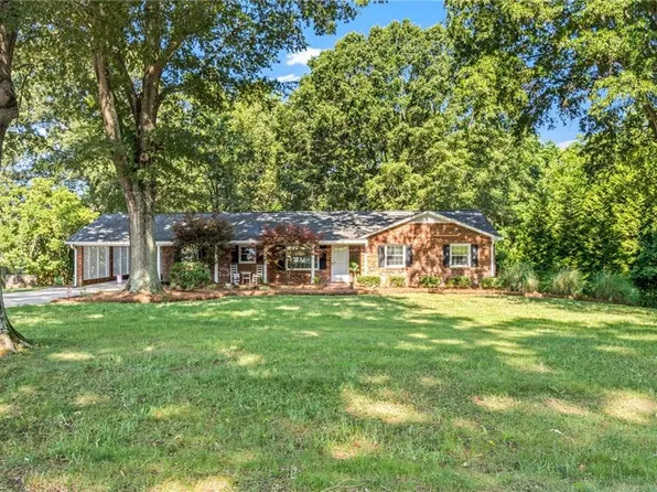 4216 Rayfield Dr, Winston Salem, NC 27107