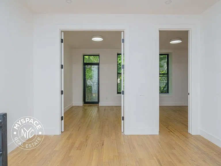 1027 Putnam Ave #1C — Photo 5