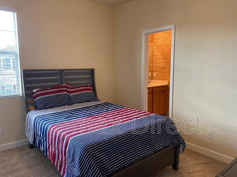 4 bed, 2.0 bath, $2,800 — Photo 2