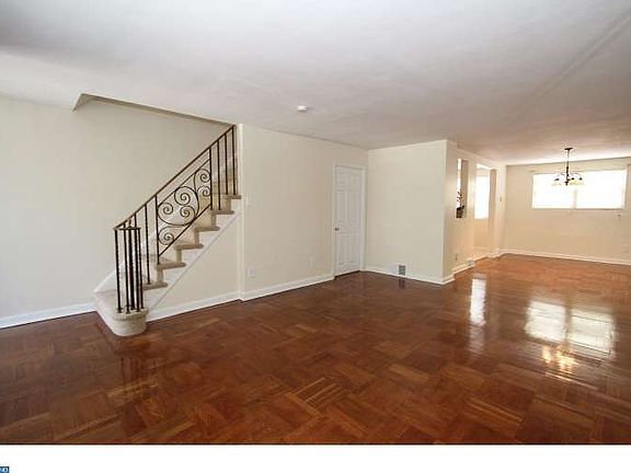4th image of 7542 Woodbine Ave