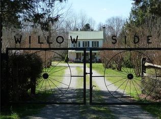 201 Willowside Dr, Mount Holly, NC 28120