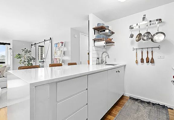 3rd image of 515 E 72nd St APT 21F