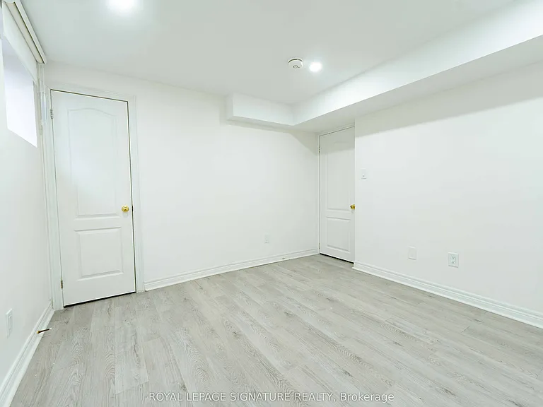 4742 Creditview Rd — Photo 17