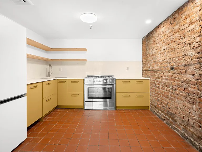 71 Horatio St #1 — Photo 12