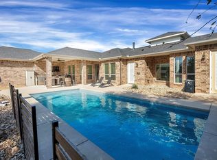 100 Maverick Ct, Granbury, TX 76049