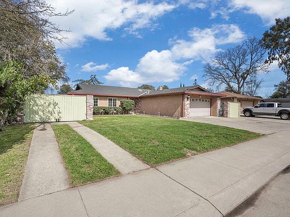 4th image of 1341 Royal Oaks Dr