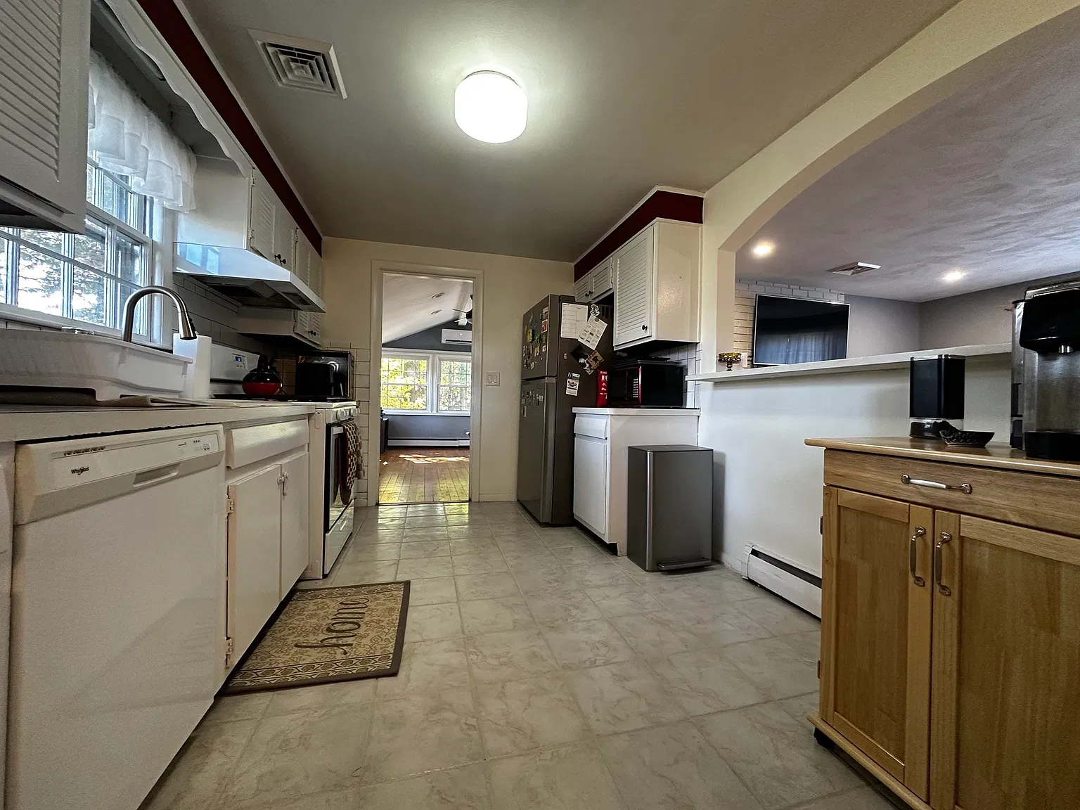 4 bed, 2.0 bath, 1809 sqft, $3,750 — Photo 3