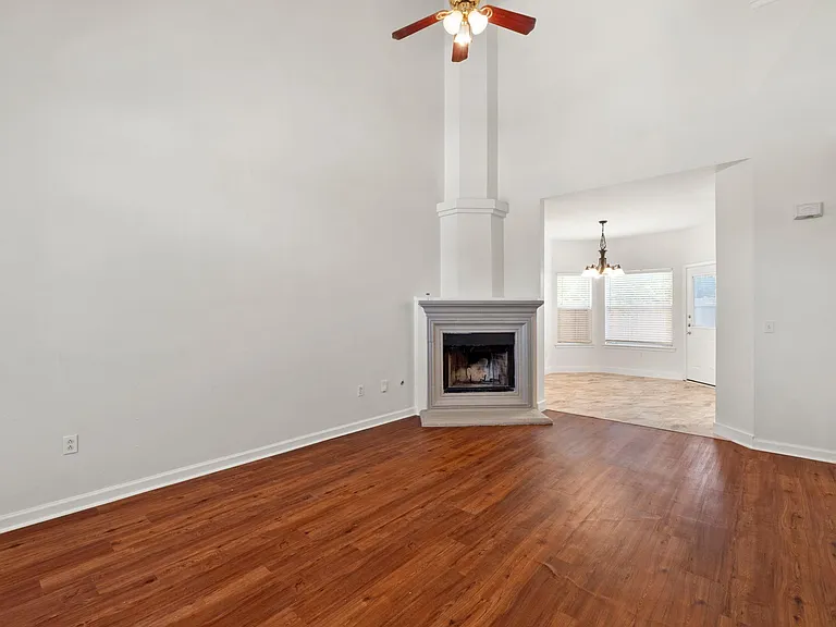 1908 Windy Park Dr — Photo 4