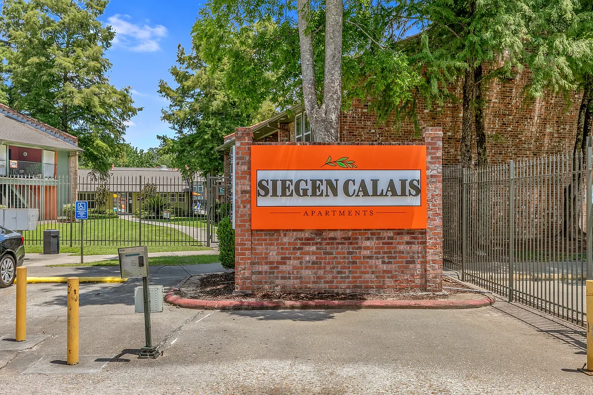 Building Photo - Siegen Calais Apartments