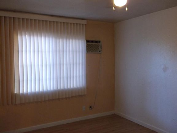 4th image of 2419 Empress St