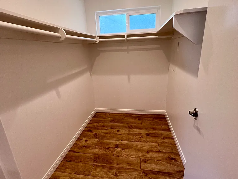 Walking closet