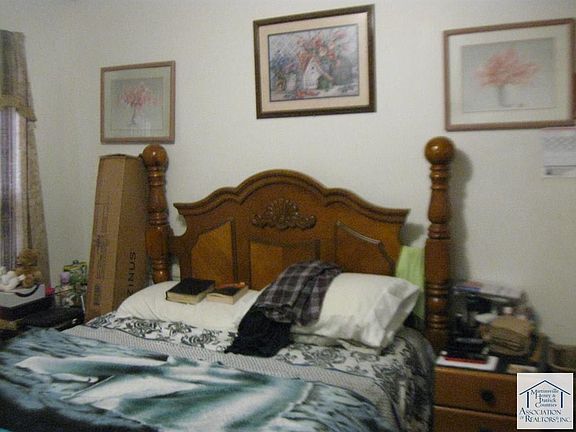 5th image of 218 Moss St