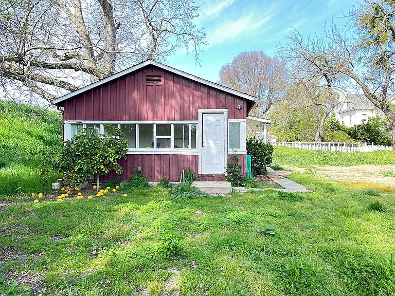 900 S Meridian Rd — Photo 2