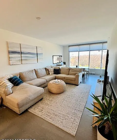 30 Melrose Ter #221 — Photo 8