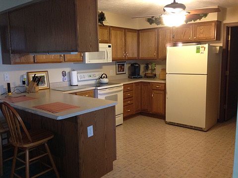 Kitchen with breakfast bar