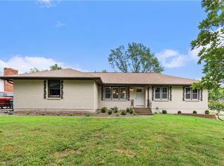 7501 N Woodland Ave, Gladstone, MO 64118