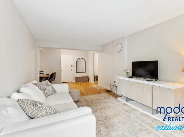 629 Kappock Street image 5 of 26