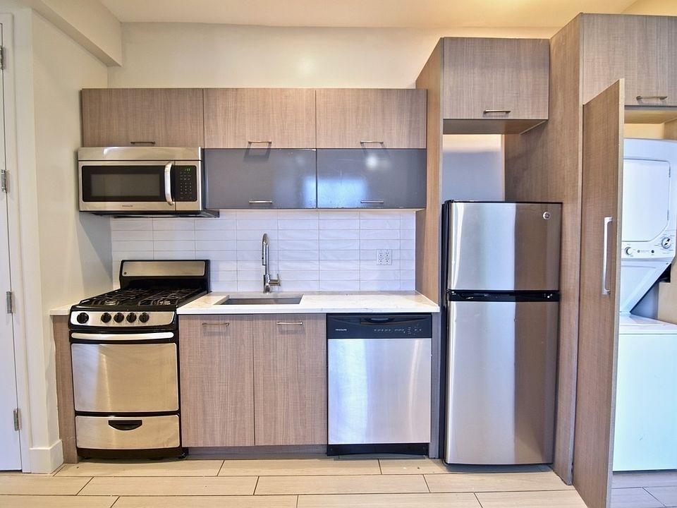 2nd image of 272 W 139th St #D3