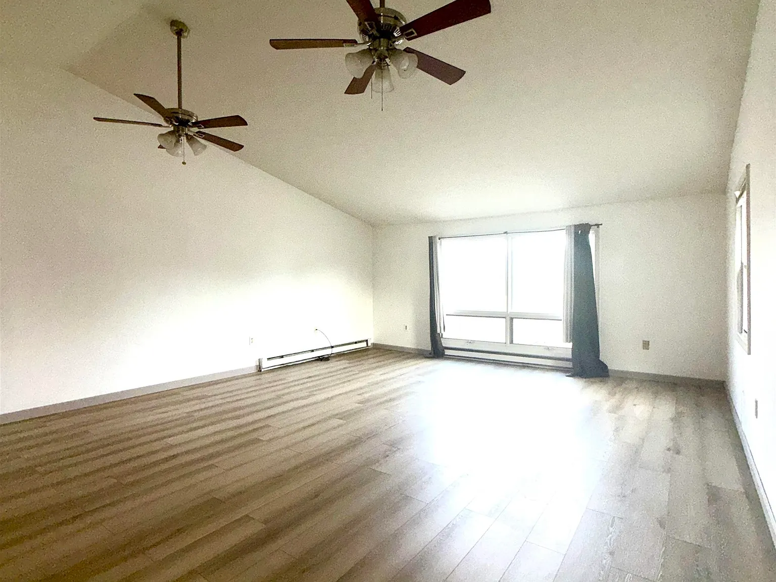 2 bed, 1.0 bath, 1282 sqft, $2,500 — Photo 3