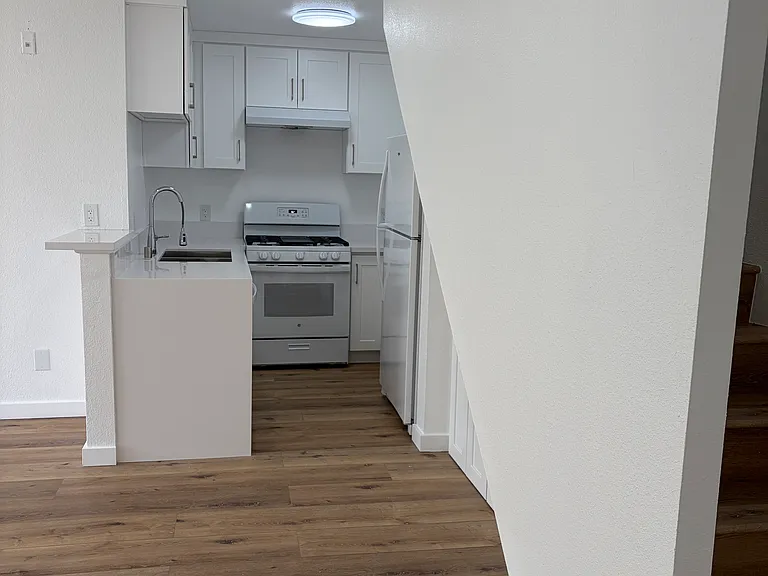 5257 Willowcrest Ave — Photo 7