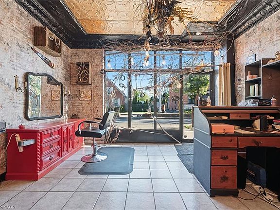 5th image of 355 Barton St E