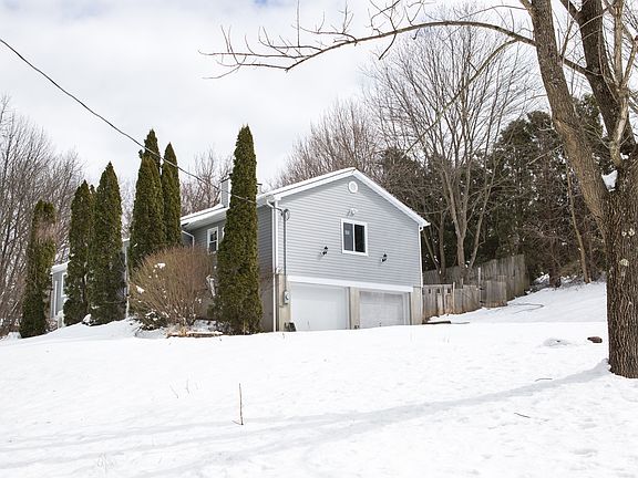 3rd image of 202 Birchwood Ln